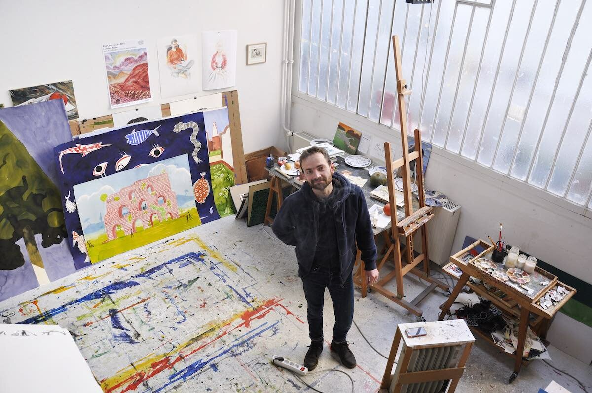 Matthieu Cossé dans son atelier de la Villa Belleville
